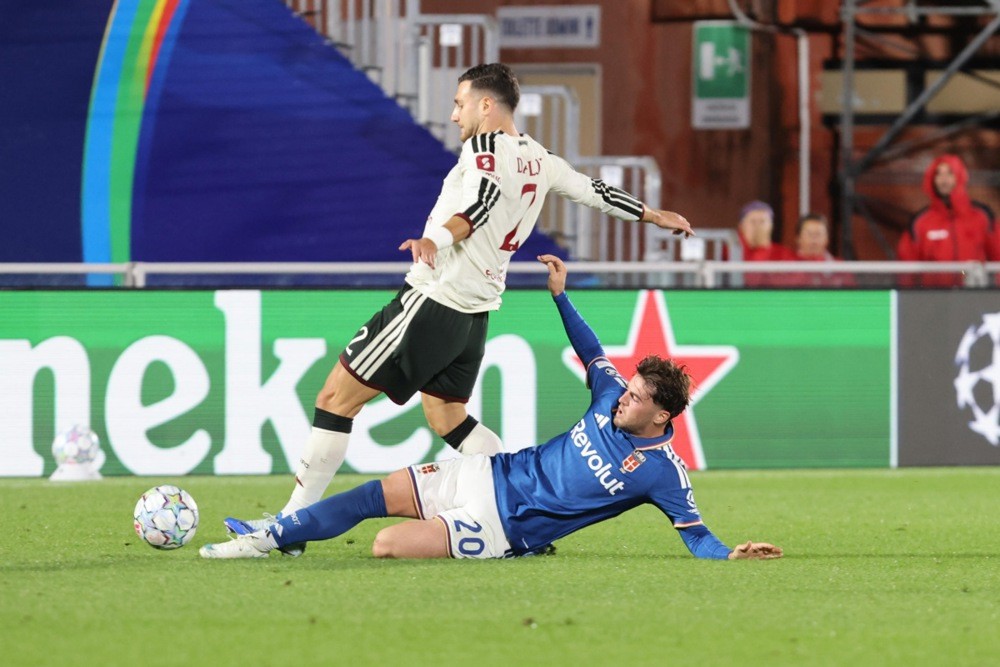 Diogo Dalot – 5,6. Dalot gặp khó khăn trong việc cân bằng nhiệm vụ phòng ngự với những pha dâng cao hỗ trợ tấn công.