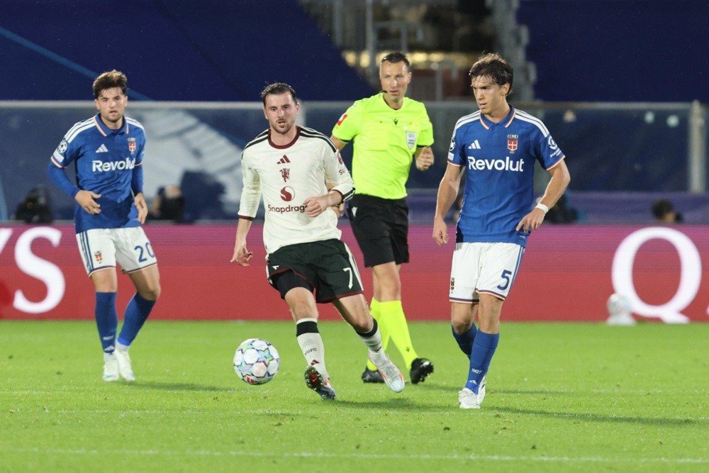 Mason Mount – 6,2. Mount cố gắng tạo năng lượng trong những tình huống chuyển trạng thái, nhưng thường xuyên bị tuyến giữa Como vượt qua nhờ khả năng luân chuyển bóng tốt hơn.