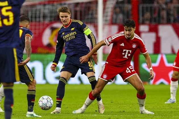 Martin Ødegaard - 7: Chuyền bóng tinh tế kiến tạo cho Eze mở tỷ số. Đóng góp lớn vào mặt trận sáng tạo trước khi rời sân. Ảnh: EPA.