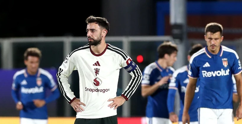 Fernandes chất vấn chiến thuật của Carrick. Ảnh: Marco Luzzani/Getty Images.