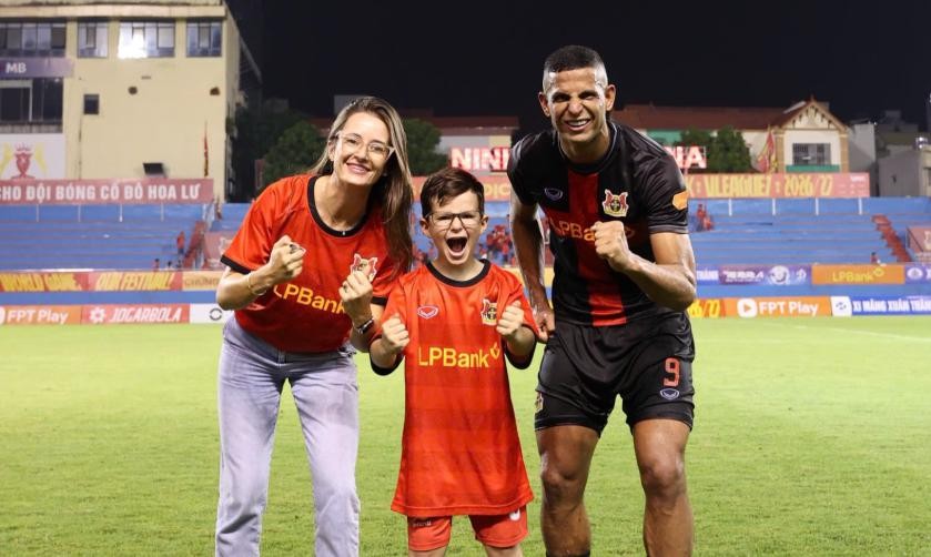 Lucao muốn khoác áo tuyển Việt Nam. Ảnh: Instagram cầu thủ