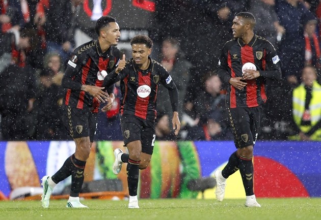 Bournemouth thắng dễ AC Milan trên sân nhà. Ảnh: EPA/DAVID CLIFF 