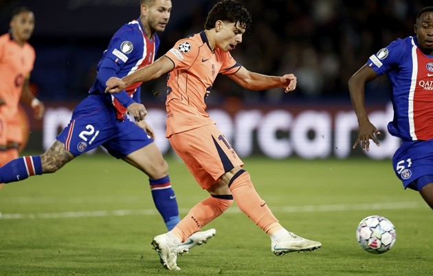Espart ghi bàn vào lưới PSG. (Ảnh: EPA Images)