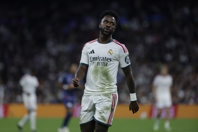 Vinicius Junior gặp áp lực khi chơi tại Santiago Bernabeu. Ảnh: EPA/JUANJO MARTIN