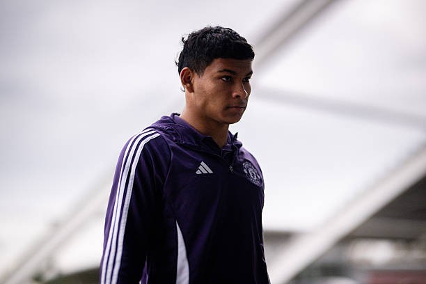 Diego Leon chưa thể cạnh tranh suất đá chính ở MU. Ảnh: Ash Donelon/Manchester United via Getty Images.