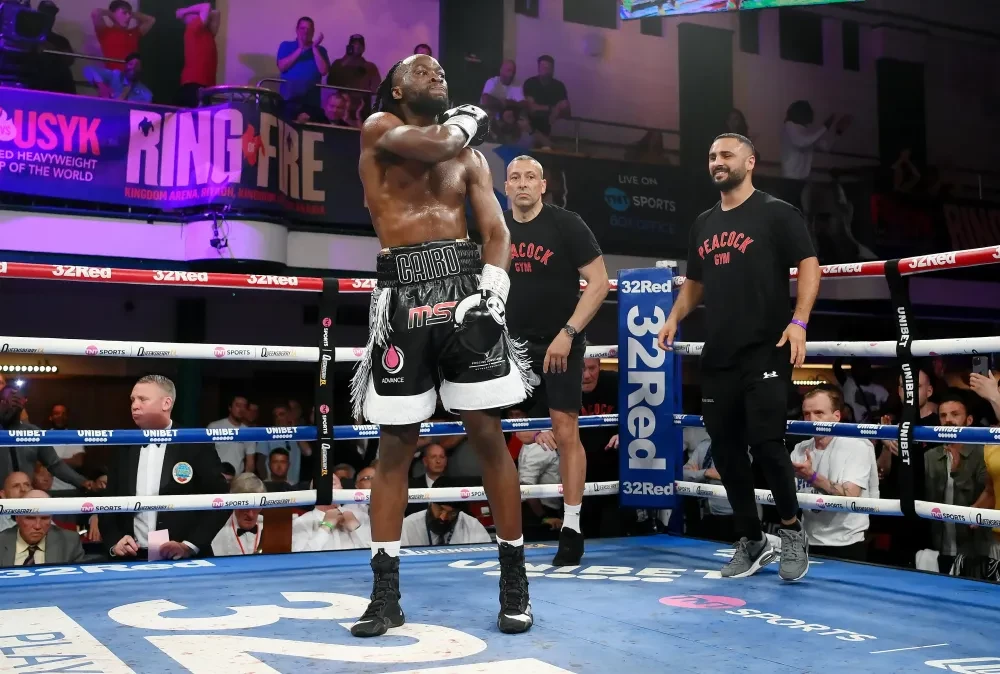 Denzel Bentley ăn mừng chiến thắng