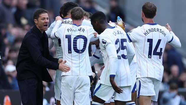 Xabi Alonso hẳn biết dùng ai cho trận Tottenham. (Ảnh: EPA Images)