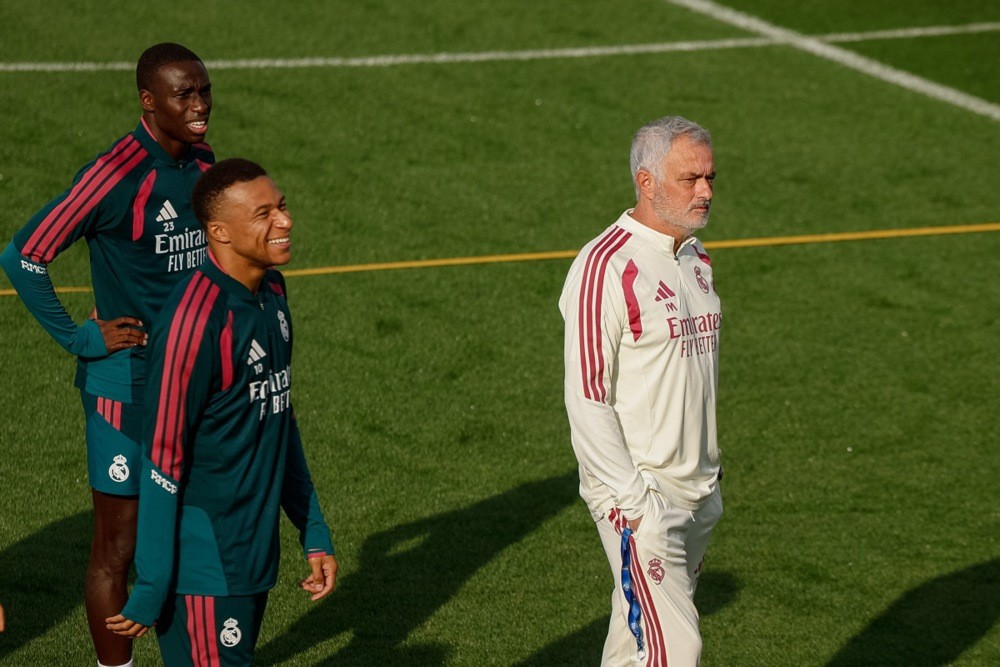 Các trụ cột Real có đánh giá tích cực về Mourinho. Ảnh: EPA.