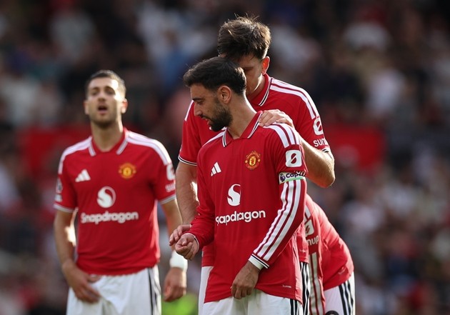 1 Man United rệu rã đang chờ cải tổ về mặt đấu pháp lẫn tinh thần. Ảnh: EPA