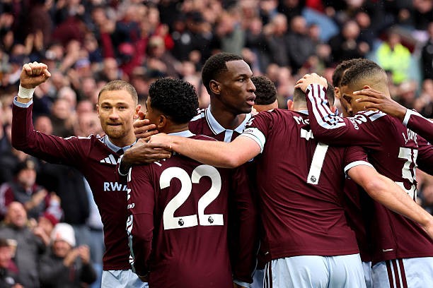 Một tình huống phản công chớp nhoáng của Aston Villa, Nicolas Jackson mở bóng sang cánh phải cho cầu thủ vào sân thay người, Ibrahim Mbaye thoát xuống trước khi kiến tạo ngược lại để tiền đạo người Senegal lập công, nâng tỷ số lên 2-1 cho đội chủ sân Villa Park trước Manchester City. Ảnh: Carl Recine / Getty Images.
