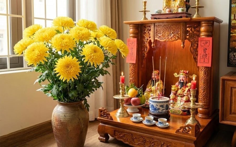 Ngày Rằm âm lịch là dịp nhiều gia đình Việt chuẩn bị hương hoa, lễ vật dâng lên bàn thờ tổ tiên, thể hiện lòng thành kính và tưởng nhớ nguồn cội. 