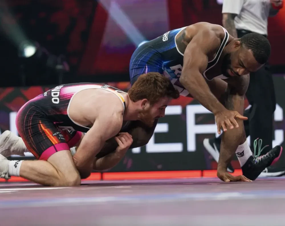 Mikey Caliendo đối đầu Jordan Burroughs tại RAF 14