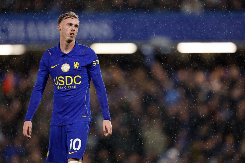 Cole Palmer gây thất vọng khi nhận thẻ đỏ ở trận thua Tottenham. Ảnh: EPA/Andy Rain.