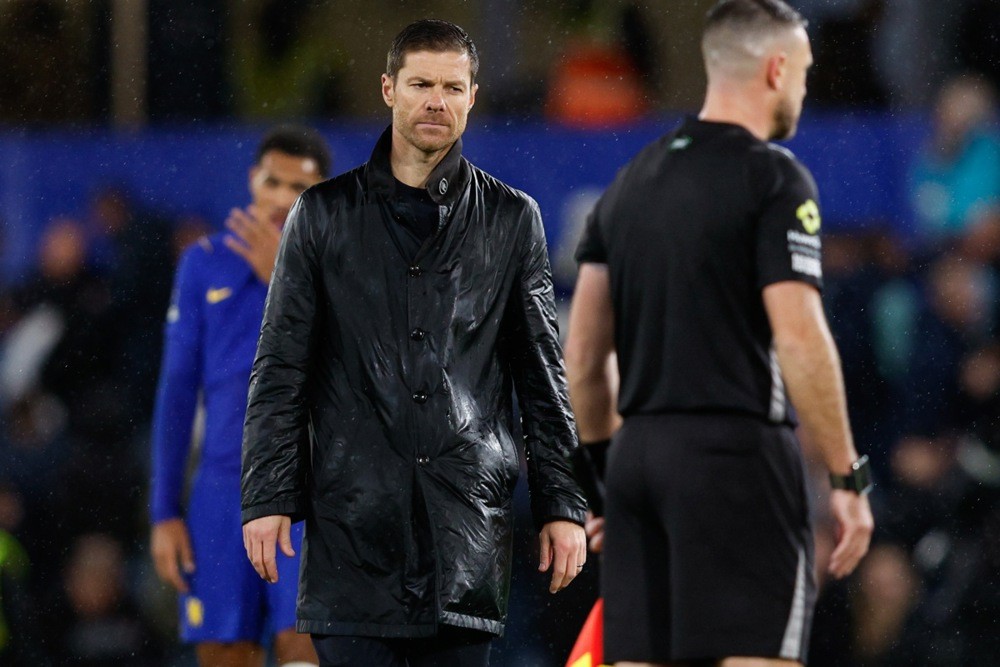 Áp lực lên HLV Xabi Alonso là không nhỏ. Ảnh: EPA/David Cliff.