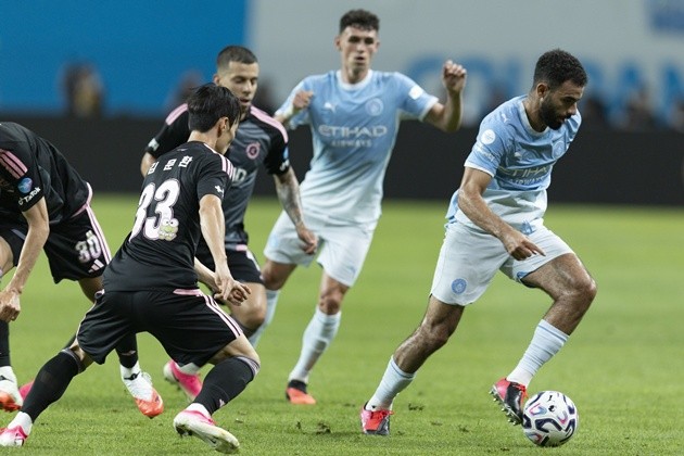 Rayan Ait-Nouri trong trận đấu tiền mùa giải của Man City tại Hàn Quốc. Ảnh: EPA
