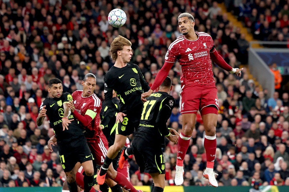 Araujo nhanh chóng thích nghi với Liverpool. Ảnh: EPA.