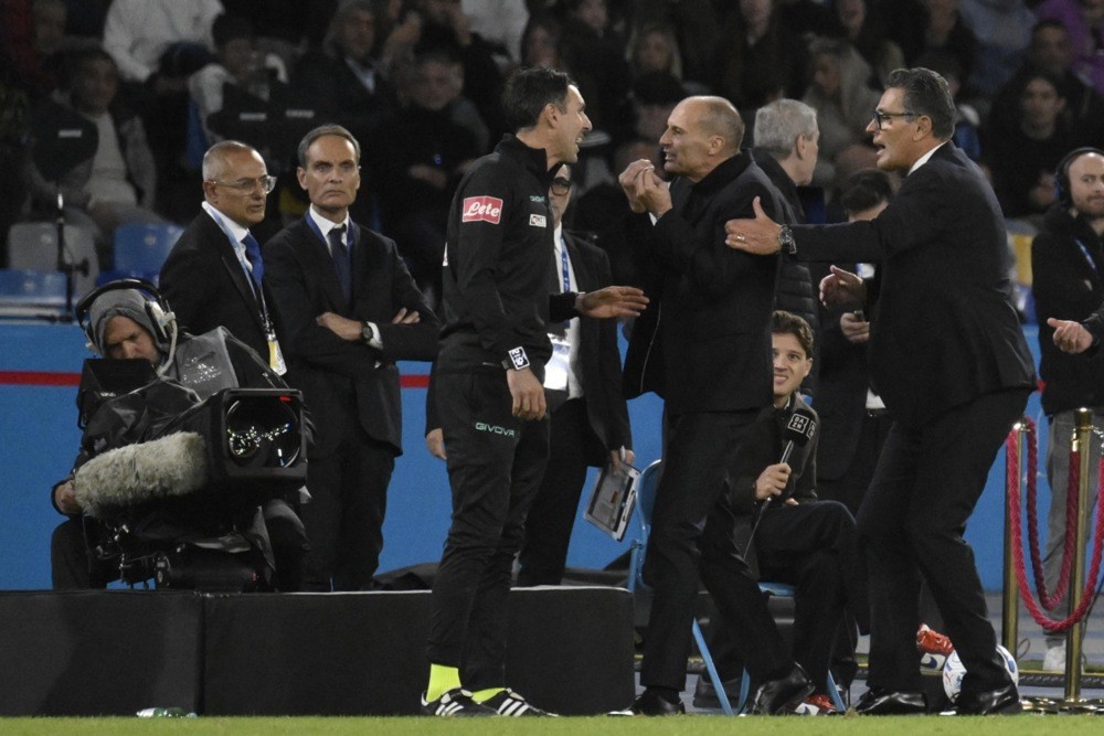Allegri nổi giận sau trận hòa giữa Napoli và Roma. Ảnh: EPA IMAGES. 