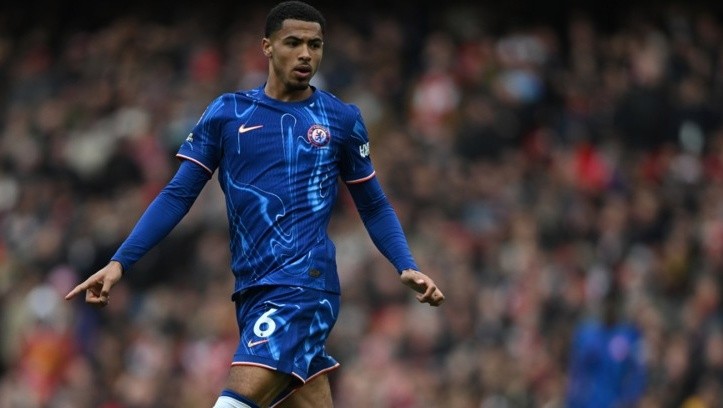 Colwill bị CĐV Chelsea chỉ trích. Ảnh: EPA.