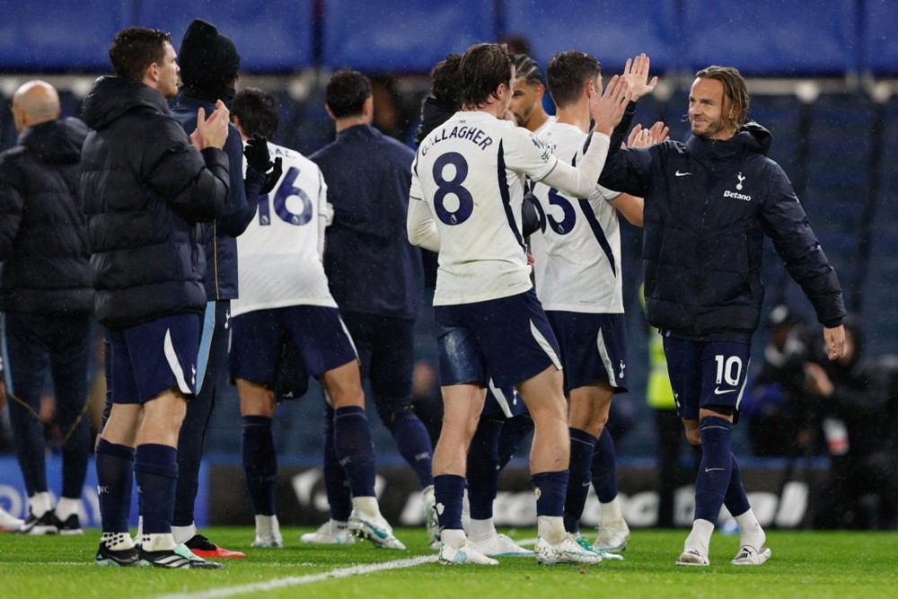 Tottenham vô hiệu hóa Chelsea. Ảnh: EPA.