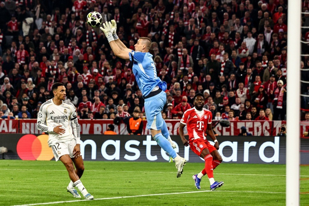 Lunin nhiều khả năng sẽ bắt chính cho Real ở trận gặp El Clasico. Ảnh: EPA.
