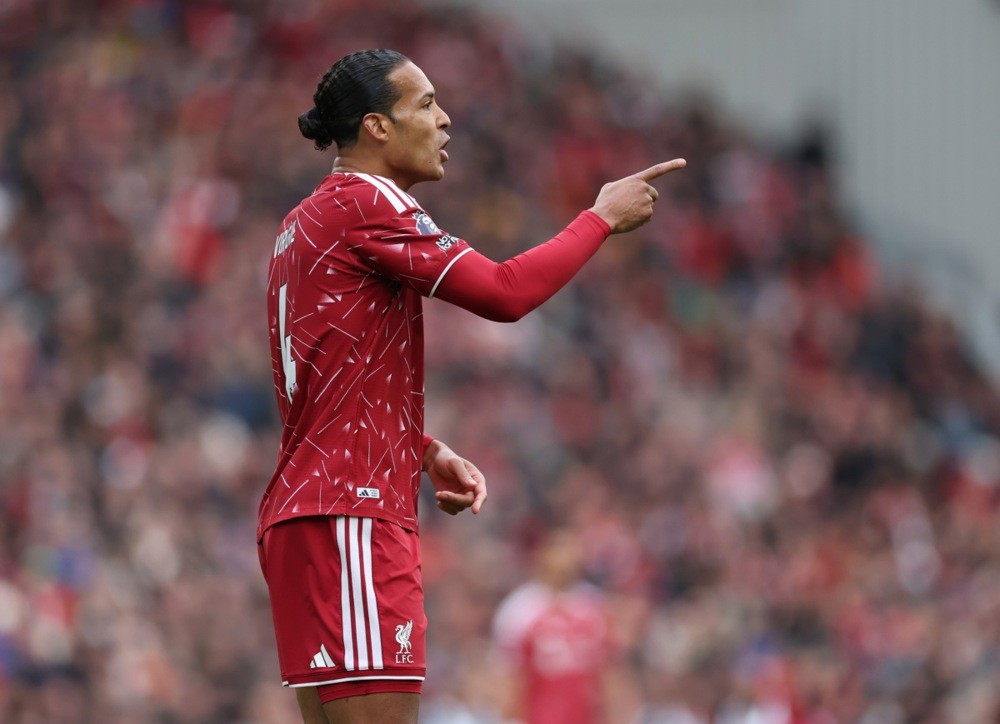 Virgil Van Dijk: 7.9 điểm. Tiếp tục chứng minh vì sao anh đang là thủ lĩnh của Liverpool hiện tại. Ảnh: EPA.