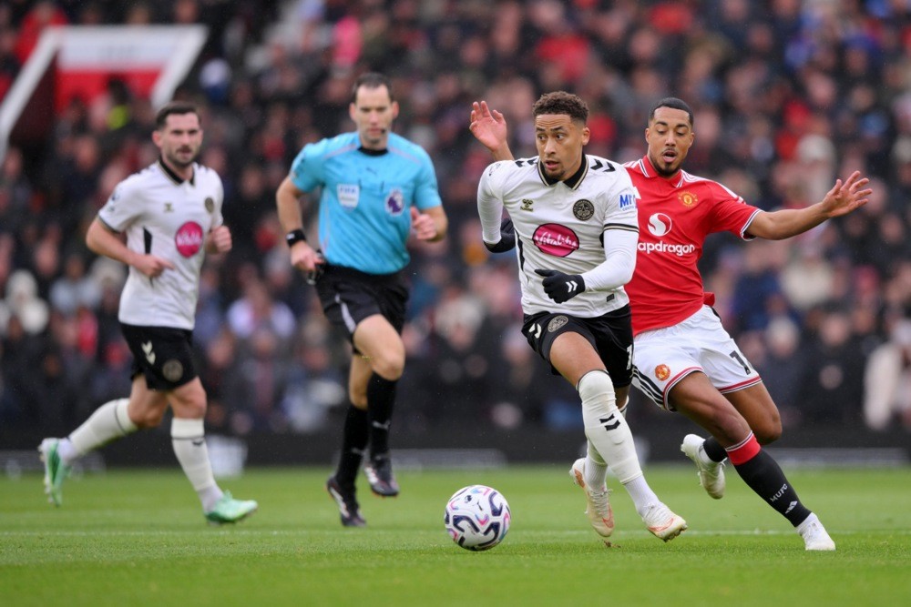 Youri Tielemans – 5,3 điểm: Tielemans không có cú sút, không tạo ra cơ hội và cũng không chạm bóng lần nào trong vòng cấm đối phương. Ảnh: EPA.