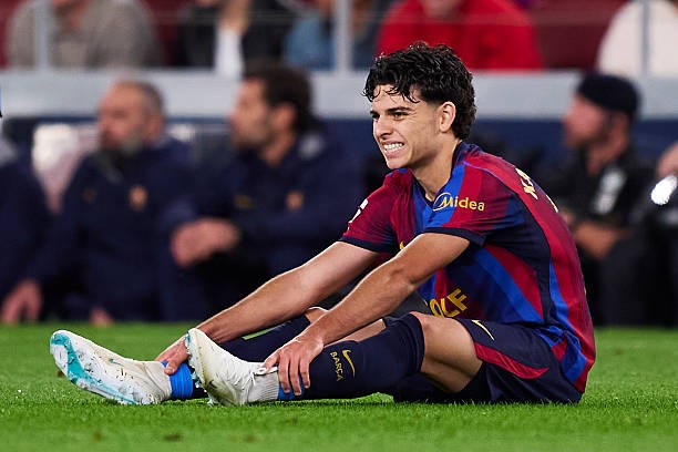 Xavi Espart: 6.1 điểm Đá chính ở cánh phải, tài năng trẻ La Masia thi đấu chững chạc và điềm tĩnh kiềm tỏa ngòi nổ Yan Diomande. Đáng tiếc, pha va chạm nảy lửa với Tchouameni khiến anh dính chấn thương và phải rời sân sớm ngay trong hiệp một. Ảnh: Pablo Rodriguez/Getty Images