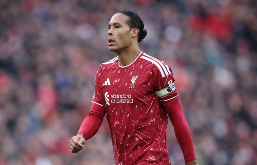 Van Dijk cùng các đồng đội giữ sạch lưới trước Brighton. Ảnh: EPA.