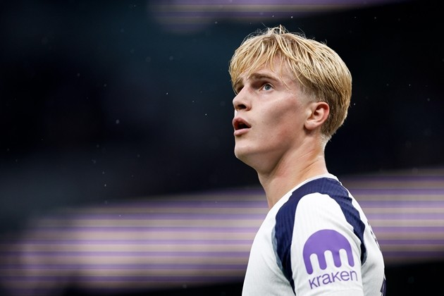 Lucas Bergvall được Barcelona dành sự quan tâm. Ảnh: EPA/DAVID CLIFF