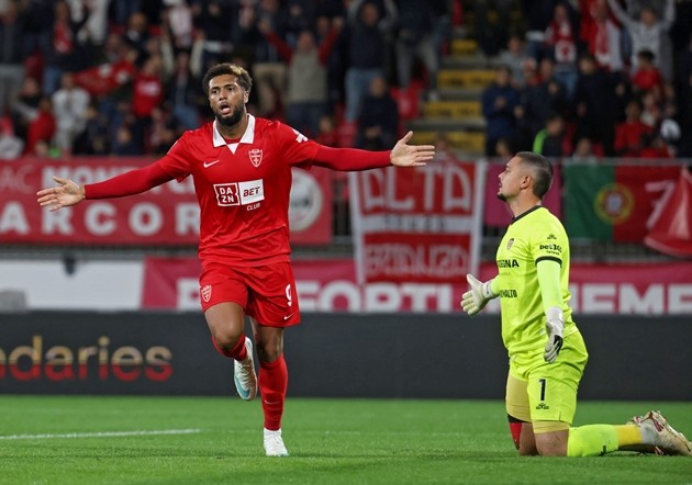 Arsenal nhắm Valera. Ảnh: EPA