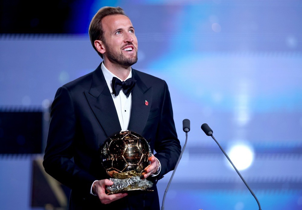 Kane đưa Quả bóng vàng trở lại Bayern Munich. Ảnh: EPA.