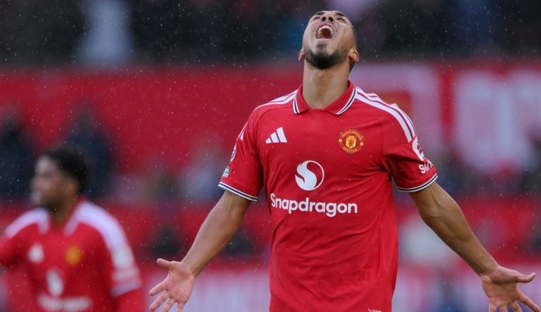 Man United sa sút không phanh. Ảnh: EPA.
