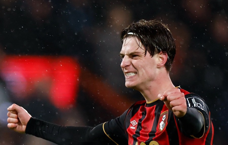 Alex Scott có thể rời Bournemouth ở kỳ chuyển nhượng tháng Giêng. Ảnh: EPA/Tolga Akmen.