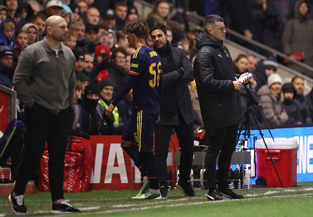 Arteta không hài lòng với hành động trả đũa của Dowman. Ảnh: Carl Recine/Getty Images.