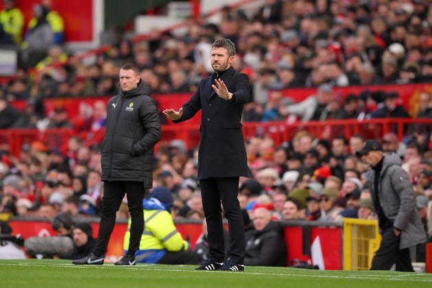 Carrick sẽ điều chỉnh nhân sự thế nào trước cuộc đấu Chelsea? Ảnh: EPA