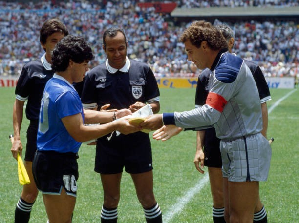 Bàn thắng của Maradona cùng những tranh luận kéo dài nhiều thập kỷ. Ảnh: Thomas Sports Photography/Getty Images.