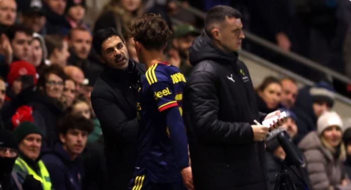 Arteta không hài lòng với Max Dowman. Ảnh: Carl Recine/Getty Images.