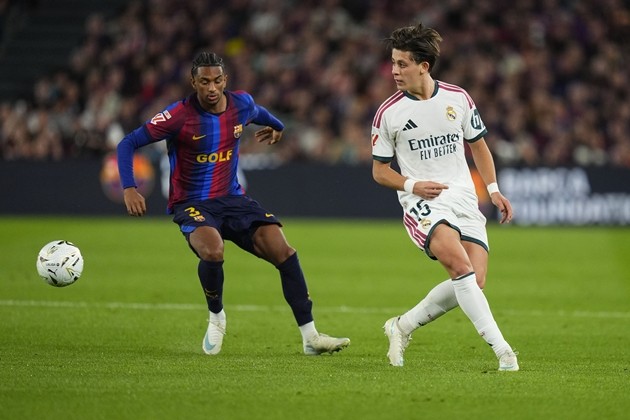 Arda Guler tỏa sáng trong trận đấu với Barca. Ảnh:  EPA/SIU WU