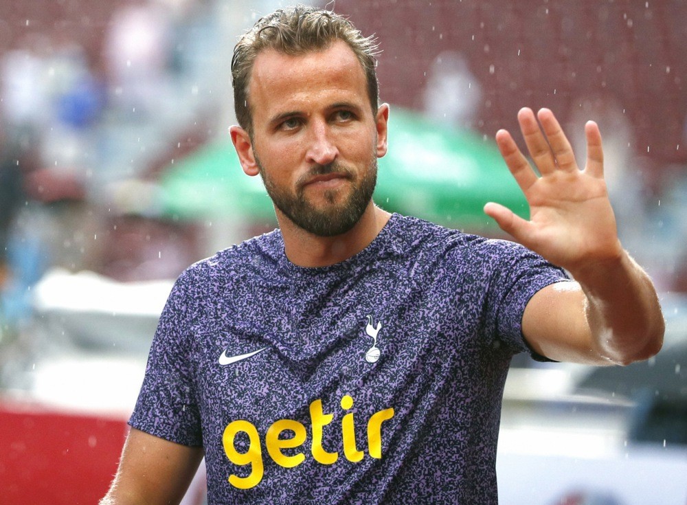 Kane và Modric là hai cựu cầu thủ Spurs đã giành được danh hiệu QBV. Ảnh: EPA.