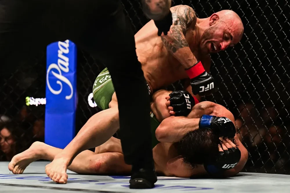 Alexander Volkanovski và Movsar Evloev tại UFC 333