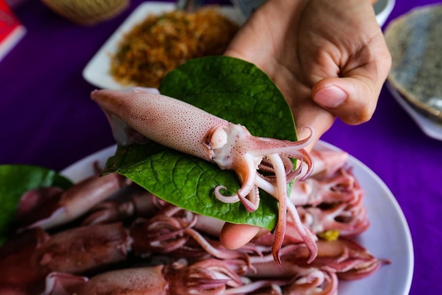 Chọn mực tươi để món ăn ngọt tự nhiên

