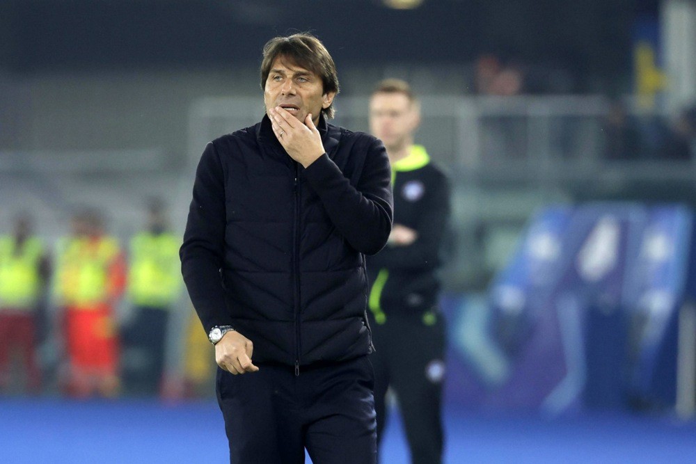 Lineker nhận định phong cách quản trị đội bóng của Conte trái ngược với mong muốn của BLĐ MU. Ảnh: EPA Images.