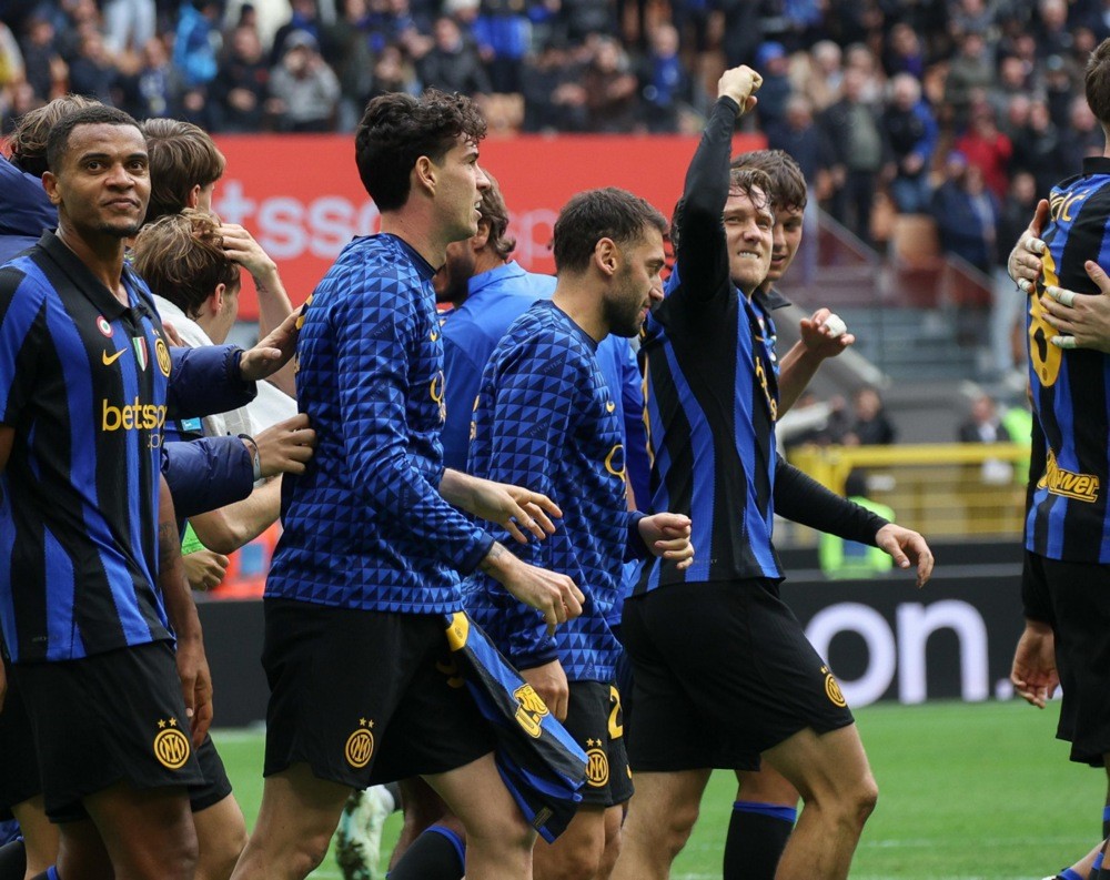 Inter tái chiếm ngôi đầu sau chiến thắng 2-0 trước. Ảnh: EPA.