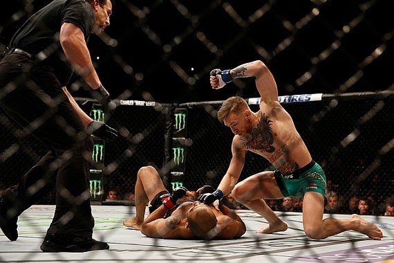 Jose Aldo suy sụp sau trận thua Conor McGregor