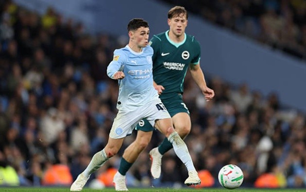 Phil Foden - 7/10: Là mối đe dọa thường trực bên hành lang phải và thể hiện bản lĩnh thép khi thực hiện thành công quả luân lưu mở màn. (Ảnh: Jan Kruger/Getty Images))