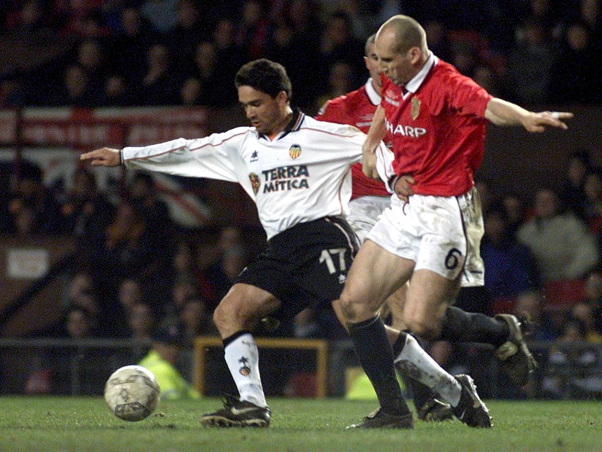 Trung vệ Hà Lan để lại dấu ấn sâu đậm tại Old Trafford. (Ảnh: EPA Images)