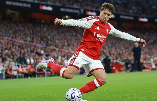 Tzolis cùng loạt trụ cột của Arsenal đã sẵn sàng trở lại đối đầu Liverpool. Ảnh: EPA