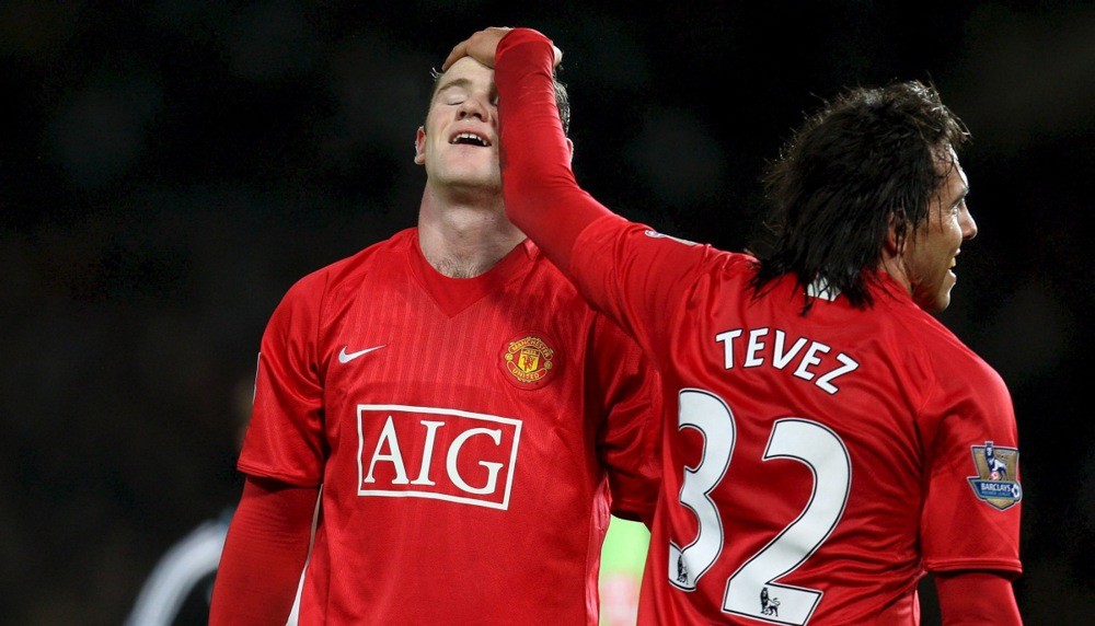 Carlos Tevez và Wayne Rooney từng là những đối tác ăn ý trên hàng công Man Utd. Ảnh: EPA/Magi Haroun.