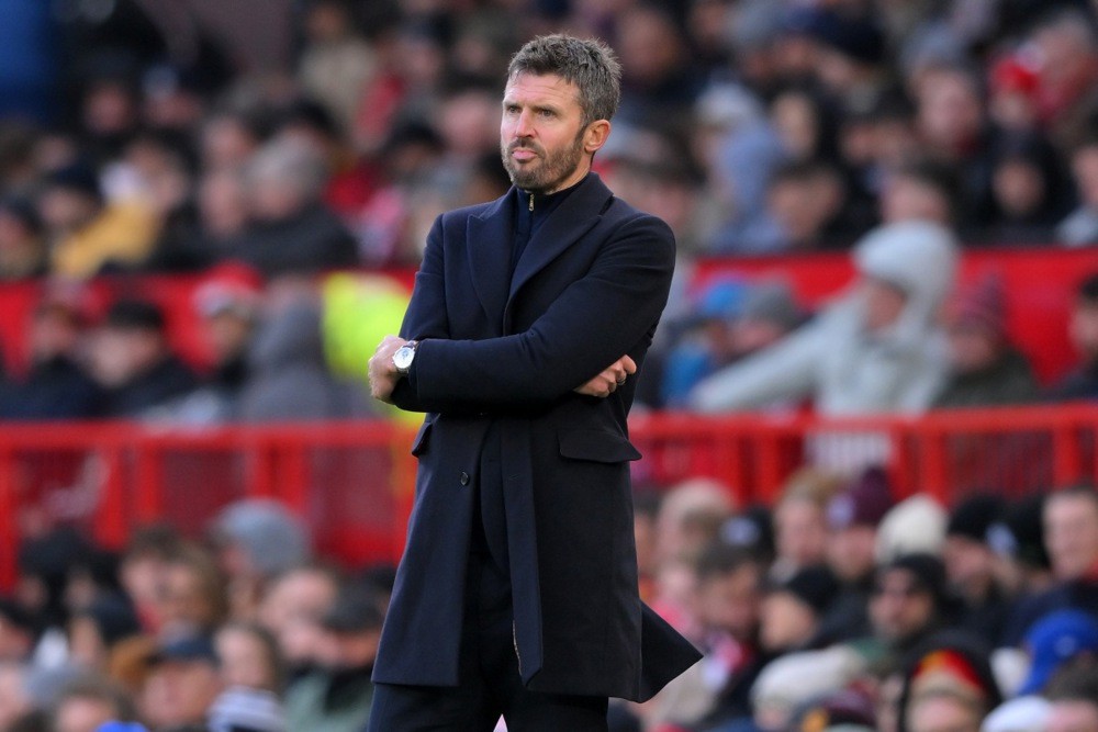 HLV Michael Carrick đối mặt bài toán khó về nhân sự tại Man Utd. Ảnh: EPA/Gary Oakley.