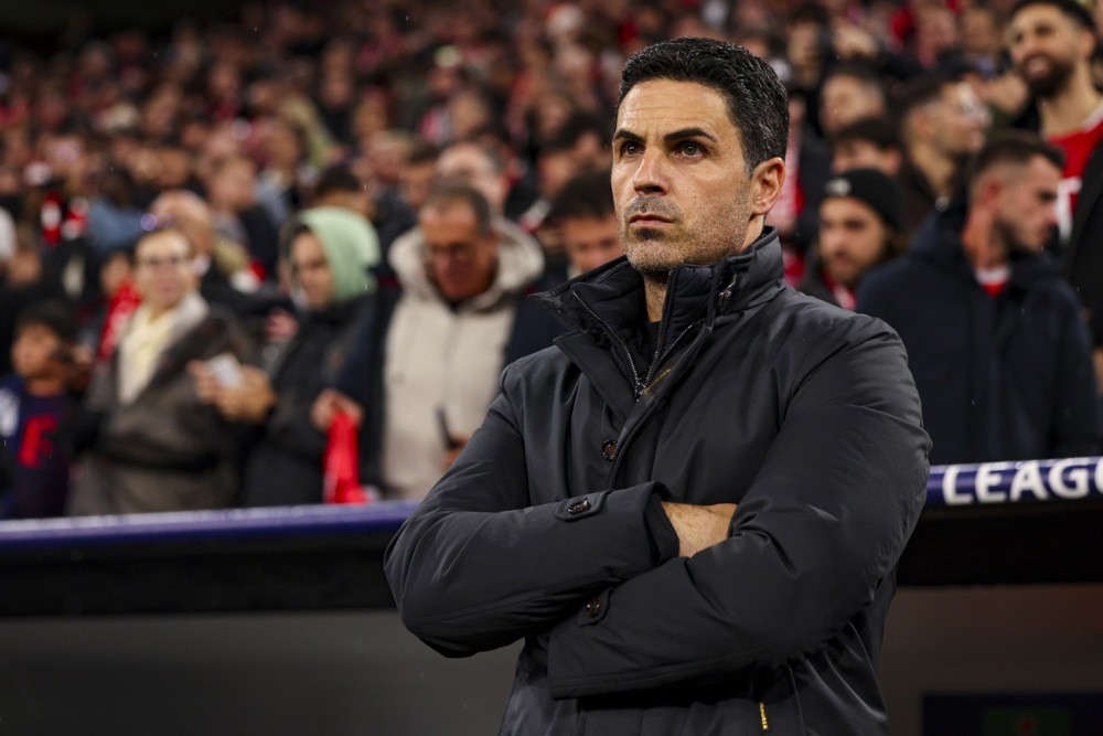 HLV Mikel Arteta đối mặt bài toán khó về nhân sự trước đại chiến với Liverpool. Ảnh: EPA/Anna Szilagyi.